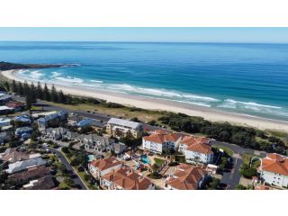 1/1 Breakers -LJ Hooker Yamba Apartment, Yamba - 2