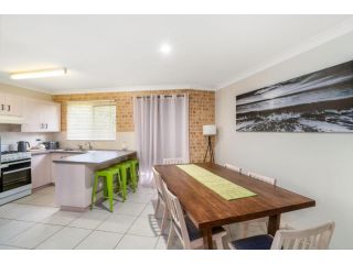 1 1 Rumbalara Avenue Rainbow Beach - walk to beach and shops, aircon, great base for your holiday Apartment, Rainbow Beach - 5