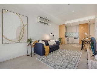 1-Bed Unit in Heart of Newquay Dining and Sights Apartment, Melbourne - 3