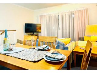 1 Bedroom Coastal Unit in Halls Head Apollo Quay Apartment, Mandurah - 5