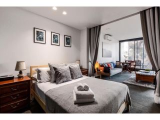 Spacious 1BD in Prahran -50 mtrs to Chapel Street! Apartment, Melbourne - 1