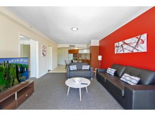 1-Bedroom Chevron Apartment with Ocean-Views Apartment, Gold Coast - 4