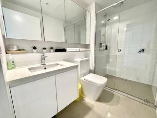 1 Bedroom Modern Apartment Near Crown and CBD Apartment, Melbourne - 3