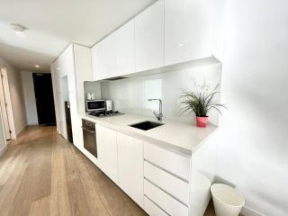 1 Bedroom Modern Apartment Near Crown and CBD Apartment, Melbourne - 2