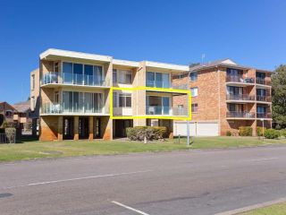 1 'Little Hut', 20 Kurrawa Close - Spectacular Water Views, NBN & Air Conditioned Apartment, Nelson Bay - 1