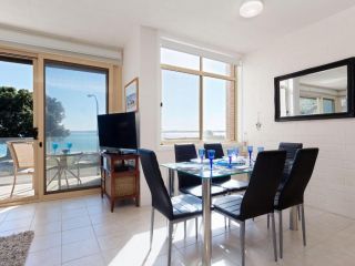 1 'Little Hut', 20 Kurrawa Close - Spectacular Water Views, NBN & Air Conditioned Apartment, Nelson Bay - 3