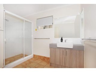 10 Barra Crescent, Coolum Beach Guest house, Coolum Beach - 5