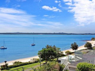 10 'Kiah' 53 Victoria Parade - Waterfront Views, AIRCON and Close to the Marina. Apartment, Nelson Bay - 4