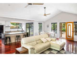 11 Naiad Court - Rainbow Shores, Fantastic Family Retreat, Swimming Pool, 200m to beach, Free Wi-Fi Guest house, Rainbow Beach - 5