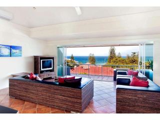 12 Cascades Top Floor Apartment In Prime Position Apartment, Sunshine Beach - 1