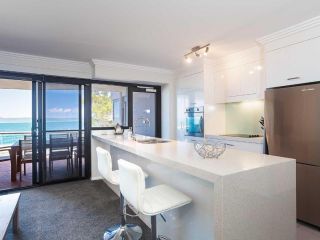 12 'Florentine' , 11 Columbia Close â€“ WIFI, Aircon, spectacular views Apartment, Nelson Bay - 4