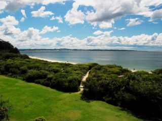 12 'Ocean Shores', 27 Weatherly Cl - Waterfront Unit with Sensational Water Views, WIFI & Air Conditioning Apartment, Nelson Bay - 3