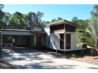 12 Satinwood Drive - Family home with swimming pool located in natural bushland and close to beach Guest house, Rainbow Beach - 4