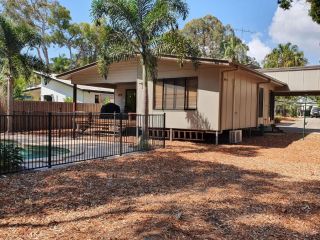 12 Satinwood Drive - Family home with swimming pool located in natural bushland and close to beach Guest house, Rainbow Beach - 2