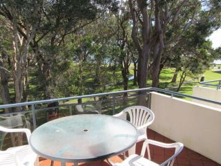 13' Mistral Court', 17 Mistral Close - walk across to Little Beach! Apartment, Nelson Bay - 2