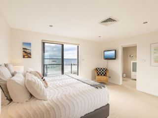 15 Dolphin Cove, 2 - 6 Government Rd - Stunning Penthouse with views, lift & Ducted Air Conditioning Apartment, Nelson Bay - 4