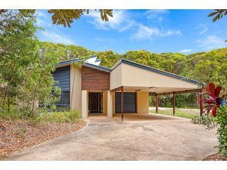 18 Naiad Court - Rainbow Shores, Modern Beach House, Walk to Beach Guest house, Rainbow Beach - 2