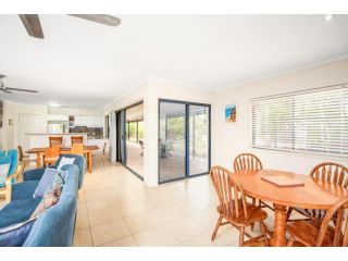 18 Naiad Court - Rainbow Shores, Modern Beach House, Walk to Beach Guest house, Rainbow Beach - 5