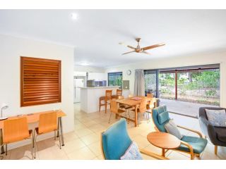 18 Naiad Court - Rainbow Shores, Modern Beach House, Walk to Beach Guest house, Rainbow Beach - 3