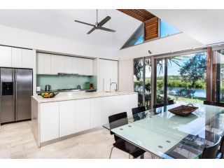 Byron Bay Accom 18A Childe Street, Belongil Beach - Belongil Beach Pavilion House Apartment, Byron Bay - 1