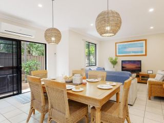 2/11a Christmas Bush Avenue - fantastic townhouse close to Dutchies Beach Guest house, Nelson Bay - 1