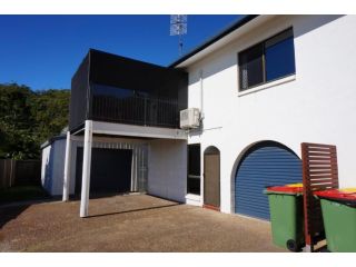 2-29 Rumbalara Avenue - Rainbow Beach, Bring your dog or your cat or bring both, Free Wi-Fi Guest house, Rainbow Beach - 1