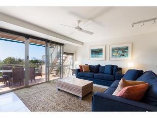 Comfortable & stylish with rooftop spa Apartment, Sunshine Beach - 3