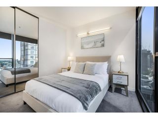 2-Bed Unit Metres from CBD Malls, Dining & Sights Apartment, Melbourne - 3