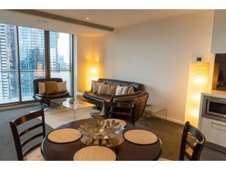 2 Bedroom Apartment with City Views Apartment, Melbourne - 2