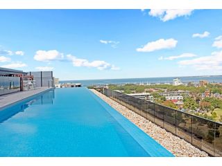 â˜† Heart of St Kilda â˜† Infinity Pool+Parking+WIFI Apartment, Melbourne - 2