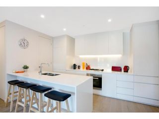 â˜† Heart of St Kilda â˜† Infinity Pool+Parking+WIFI Apartment, Melbourne - 3