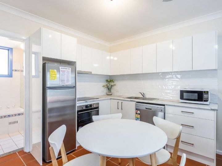 2 &#x27;Copacabana&#x27;, 61 Sandy Point Road - cute unit with water views from the balcony Guest house, Corlette - imaginea 3