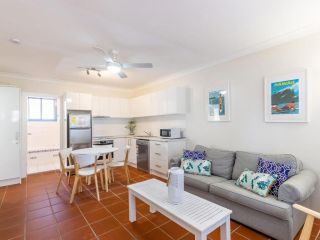 2 'Copacabana', 61 Sandy Point Road - cute unit with water views from the balcony Guest house, Corlette - 4