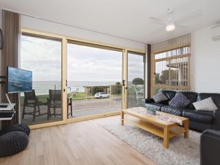 2 'Little Hut' 20 Kurrawa Close - Stunning water views of Little Beach Apartment, Nelson Bay - 4