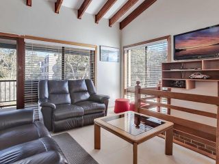 2 'Plattens' 15 Kurrawa Close - great duplex so close to the water Apartment, Nelson Bay - 1