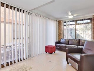 2 'Plattens' 15 Kurrawa Close - great duplex so close to the water Apartment, Nelson Bay - 4