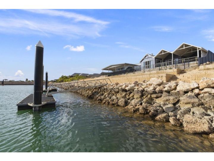 22 Kestrel Place- PRIVATE JETTY Guest house, Exmouth - imaginea 12