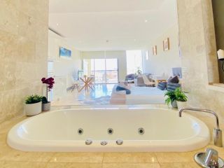 237 Santai - Second floor studio by uHoliday Apartment, Casuarina - 1