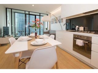 Skyscraper Amazing 180 view 2BR CBD Apartment, Melbourne - 5