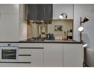 2BR Suites on Bourke, Perfect Location, Views Apartment, Melbourne - 3