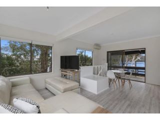 2 of 372 Ocean View Apartment, Ettalong Beach - 1