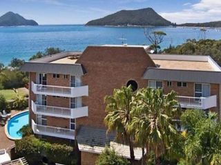 3 'Albacore', 12 Ondine Close - waterfront, pool, lift & views Apartment, Shoal Bay - 2