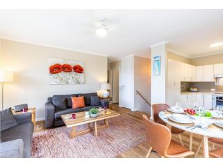 3 Fingal Court 2 Lentara Street Apartment, Fingal Bay - 1