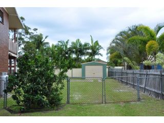 31 Bombala Crescent - Two storey home with covered outdoor deck, fully fenced backyard. Pet friendly Guest house, Rainbow Beach - 5