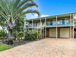 32 Bombala Crescent Rainbow Beach Aircon Pool Pets welcome Guest house, Rainbow Beach - 2