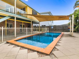 32 Bombala Crescent Rainbow Beach Aircon Pool Pets welcome Guest house, Rainbow Beach - 1