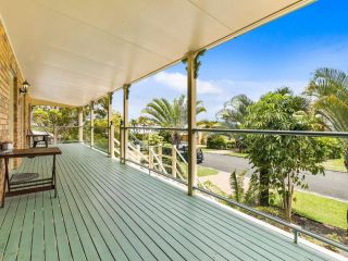 32 Bombala Crescent Rainbow Beach Aircon Pool Pets welcome Guest house, Rainbow Beach - 3