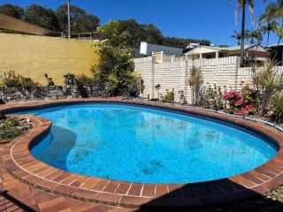 35 Rumbalara Avenue Rainbow Beach Pool Aircon Pets Welome Guest house, Rainbow Beach - 1